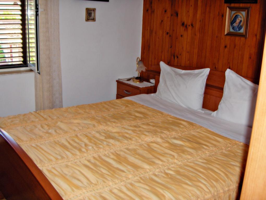 Guest House Roza Vrboska Cameră foto