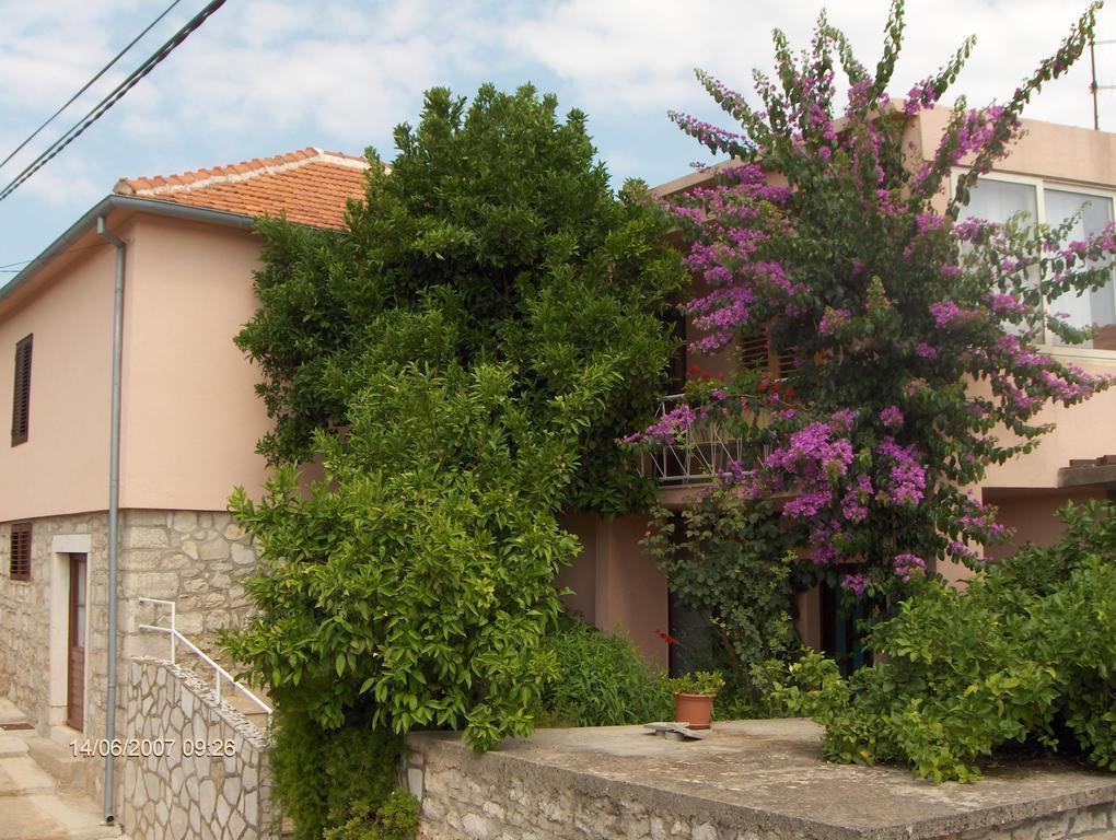 Guest House Roza Vrboska Exterior foto