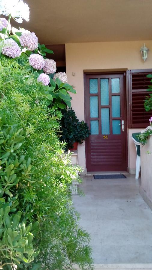 Guest House Roza Vrboska Exterior foto